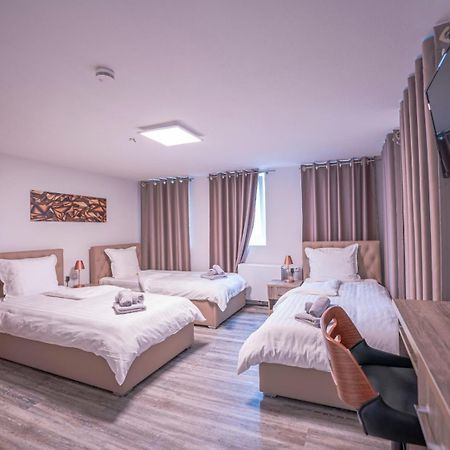 Village Bistro & Bar Fremdenzimmer 厄姆河畔的德廷根 外观 照片
