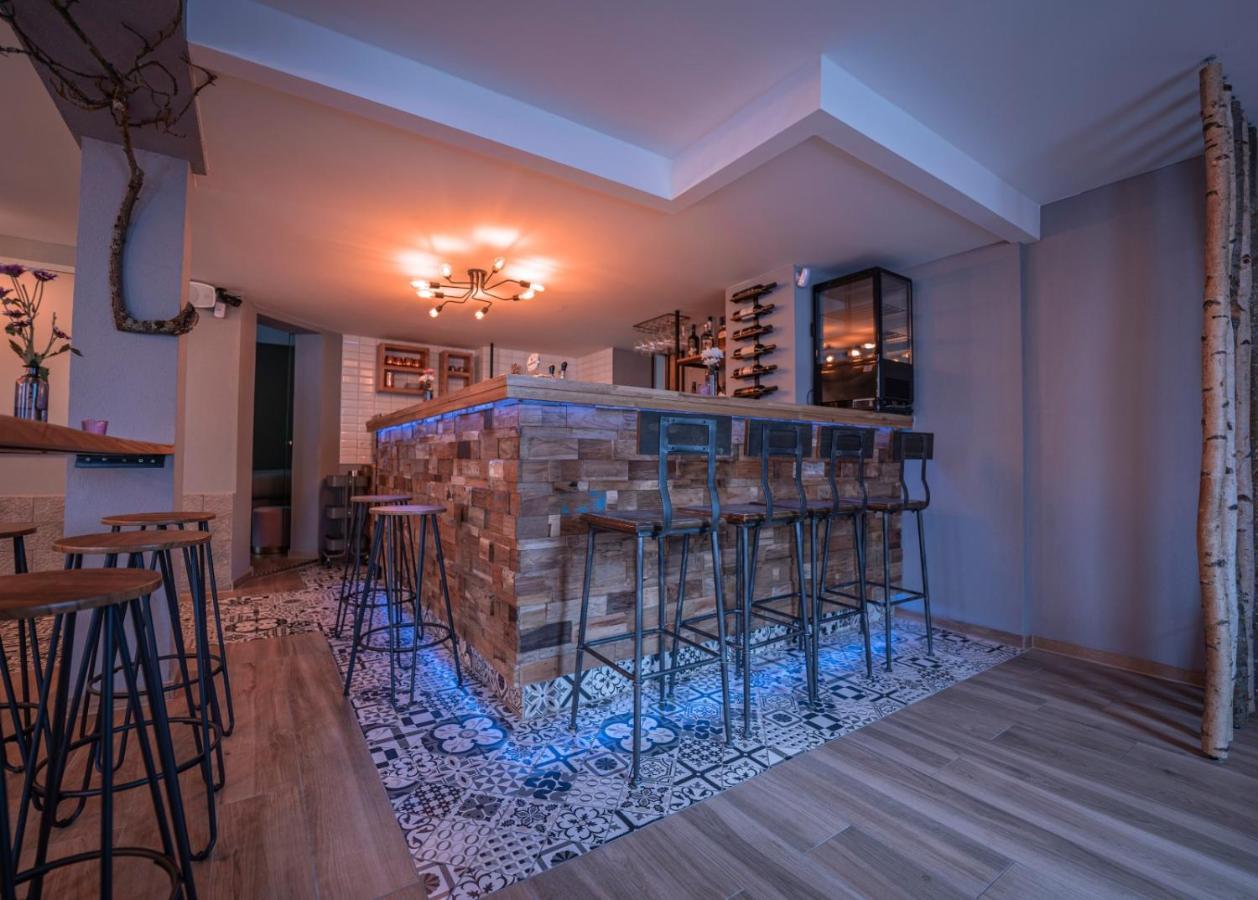 Village Bistro & Bar Fremdenzimmer 厄姆河畔的德廷根 外观 照片