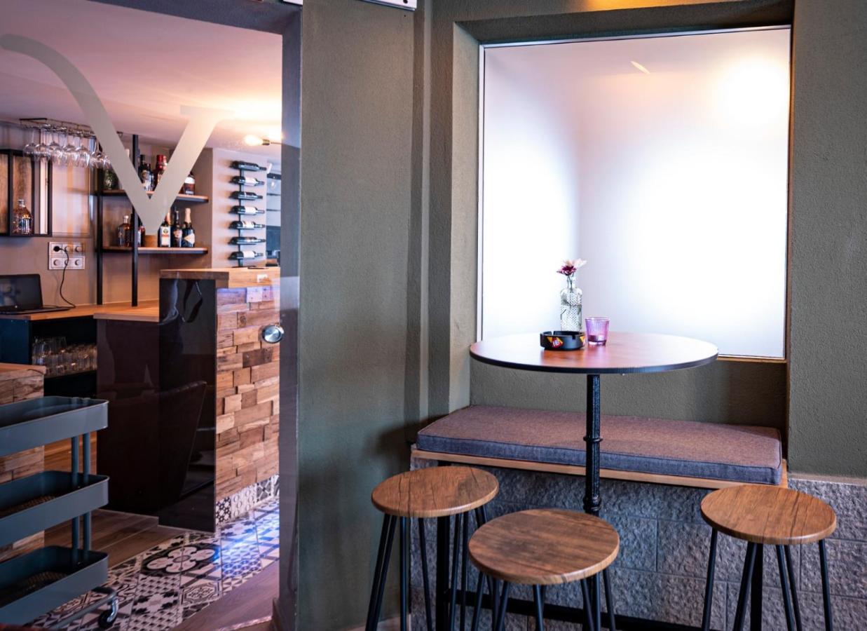 Village Bistro & Bar Fremdenzimmer 厄姆河畔的德廷根 外观 照片