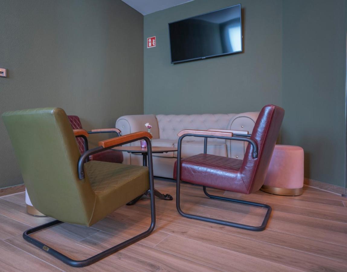 Village Bistro & Bar Fremdenzimmer 厄姆河畔的德廷根 外观 照片