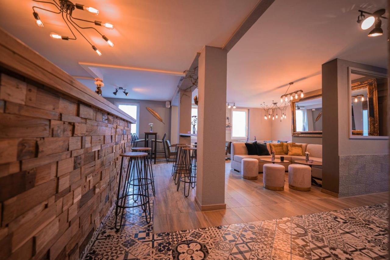 Village Bistro & Bar Fremdenzimmer 厄姆河畔的德廷根 外观 照片
