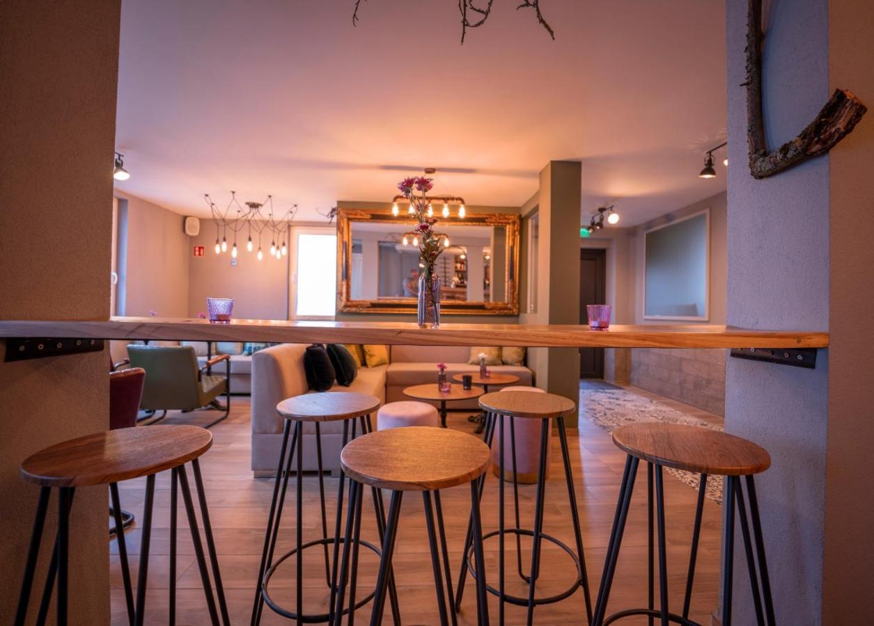Village Bistro & Bar Fremdenzimmer 厄姆河畔的德廷根 外观 照片