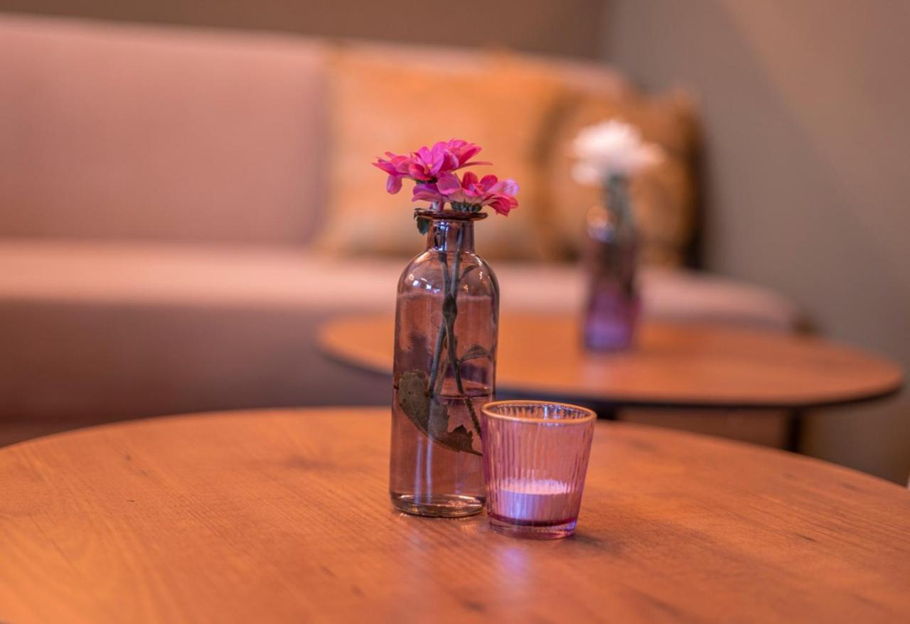 Village Bistro & Bar Fremdenzimmer 厄姆河畔的德廷根 外观 照片
