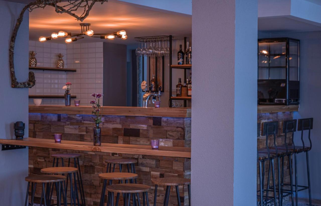 Village Bistro & Bar Fremdenzimmer 厄姆河畔的德廷根 外观 照片